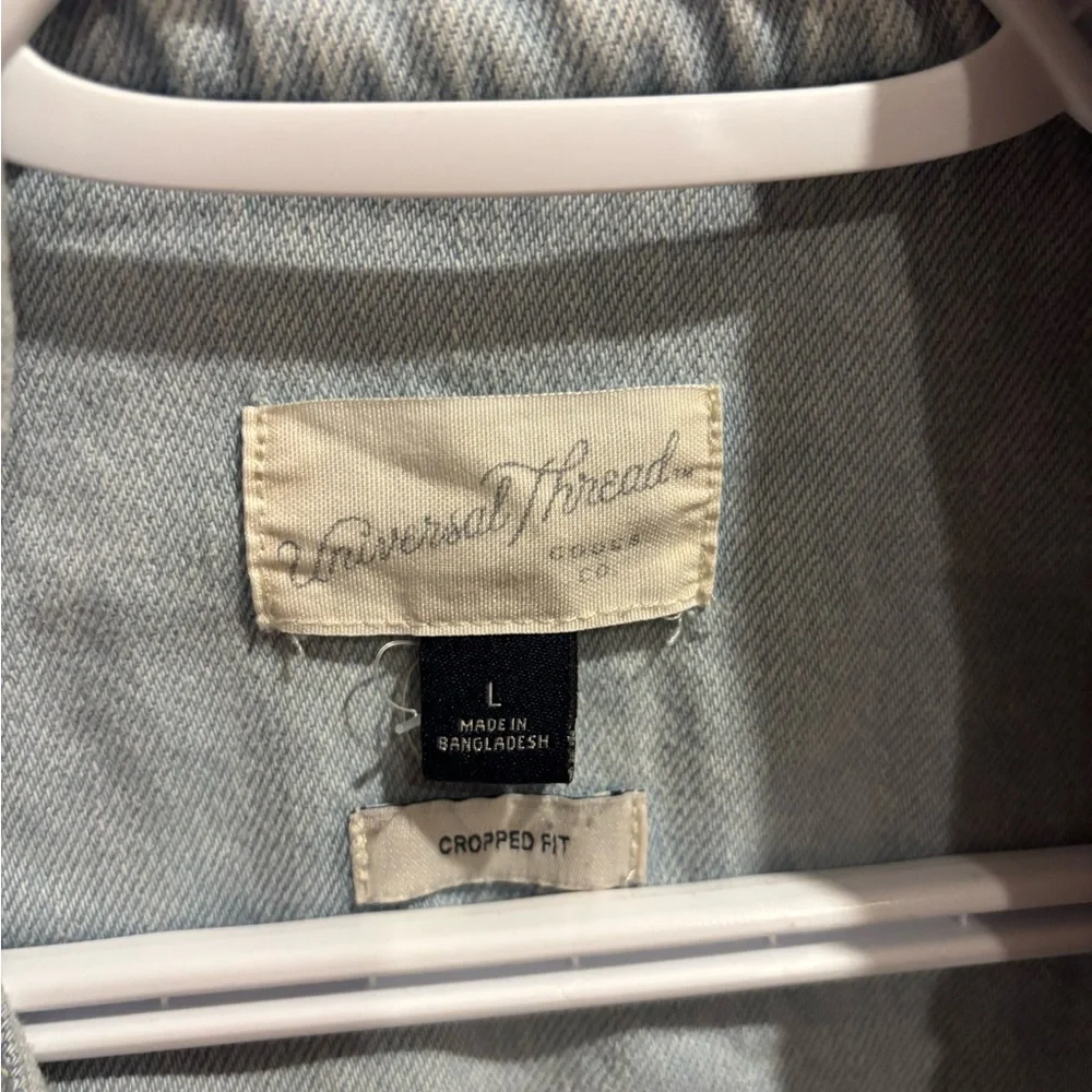 Universal Thread Light Wash Jean Jacket - Picture 4 of 5